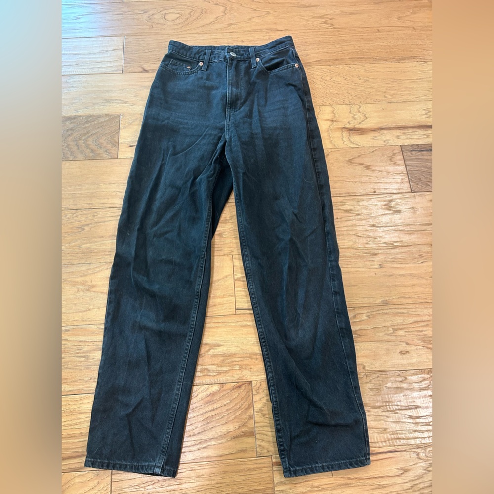 Loose mom jeans